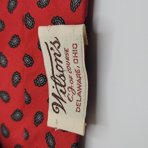 Wilson's Red Paisley Men's Tie Made in USA - Picture 2 of 3